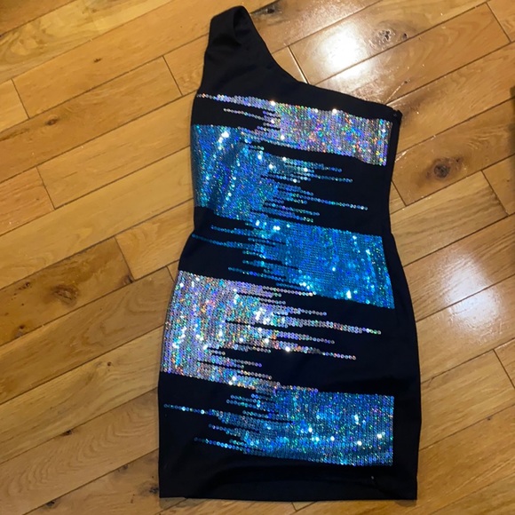 XXI black dress. Small. Worn once. Pairs perfectly w/the Michael Kors shoes! - Picture 1 of 6